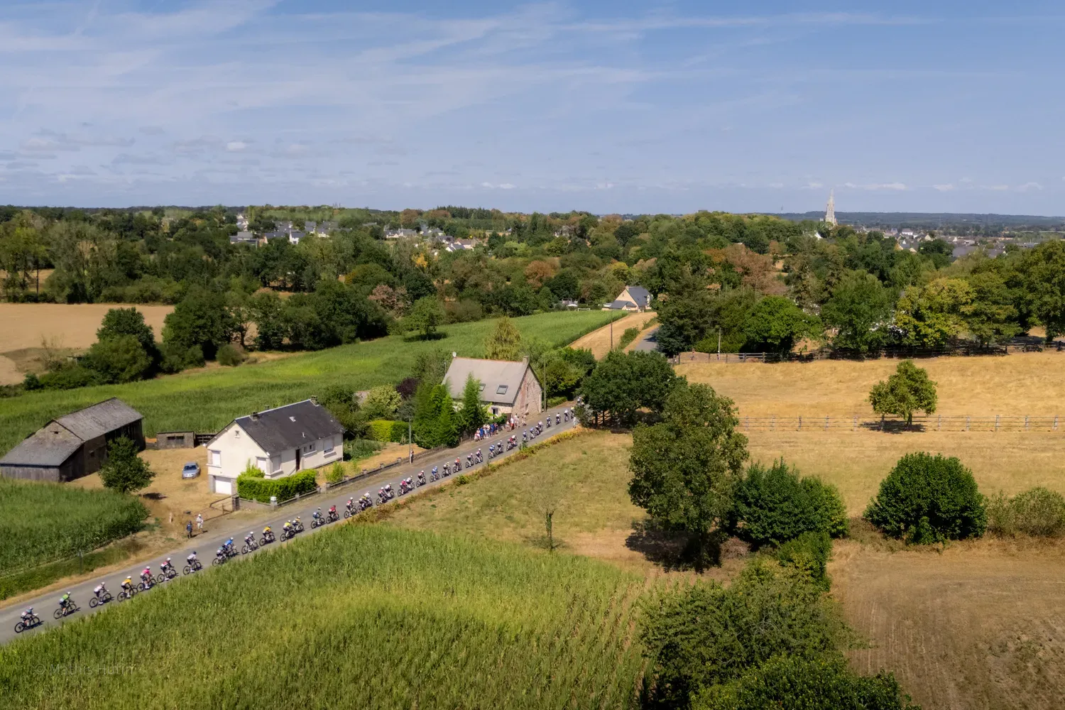 Photographie de course dans la campagne.
