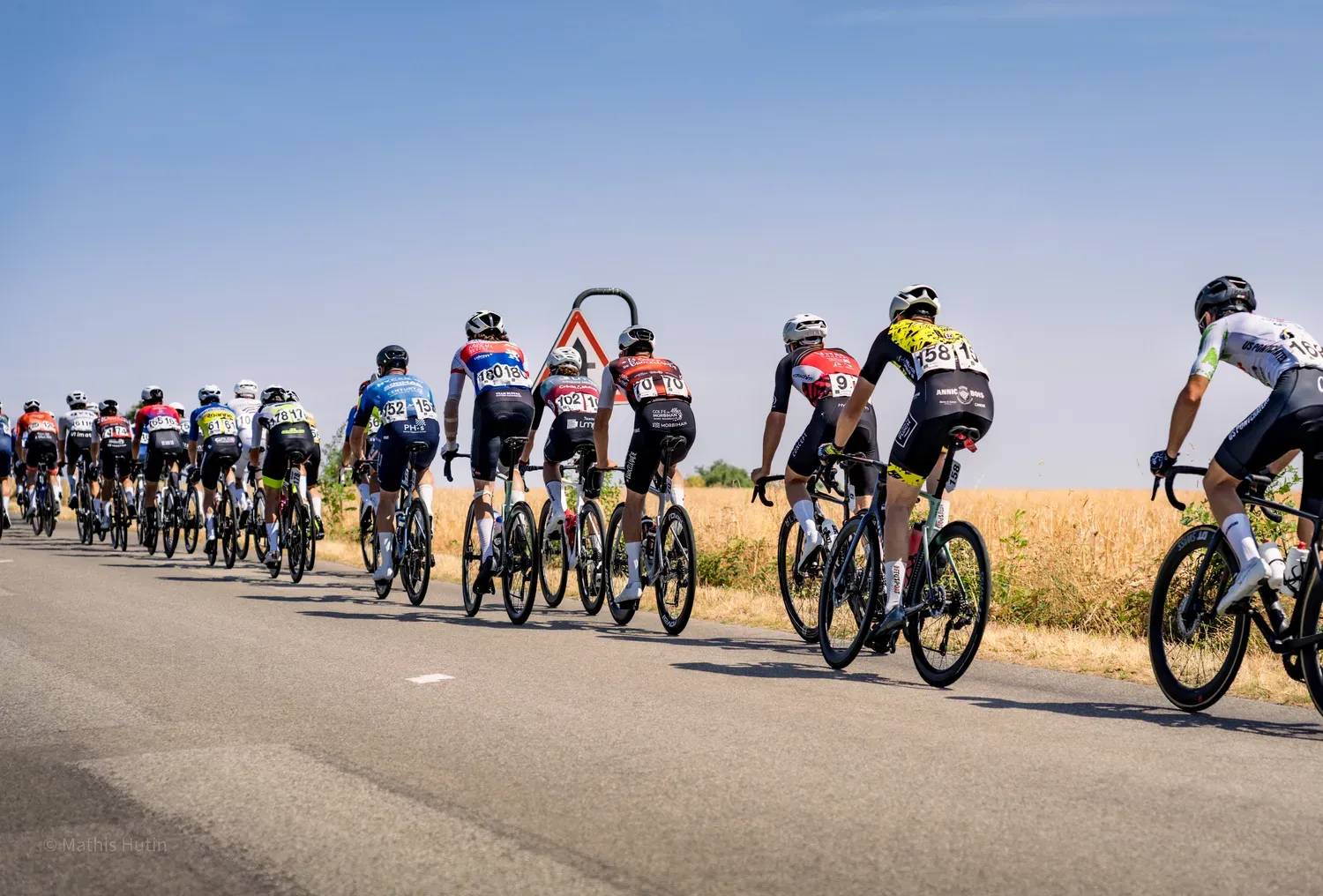 Photographie de peloton en ligne.