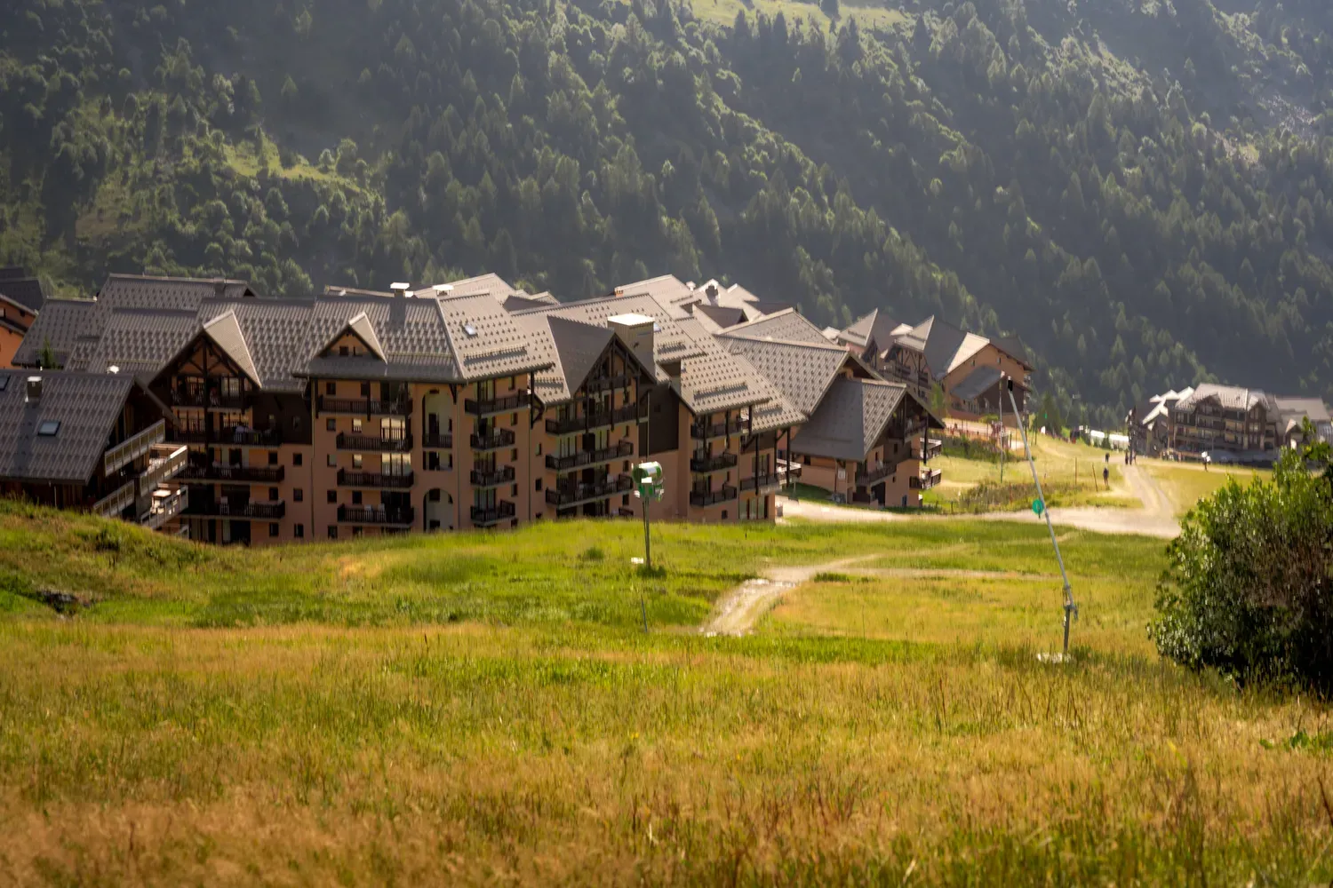 Photographie de station dans la vallée.