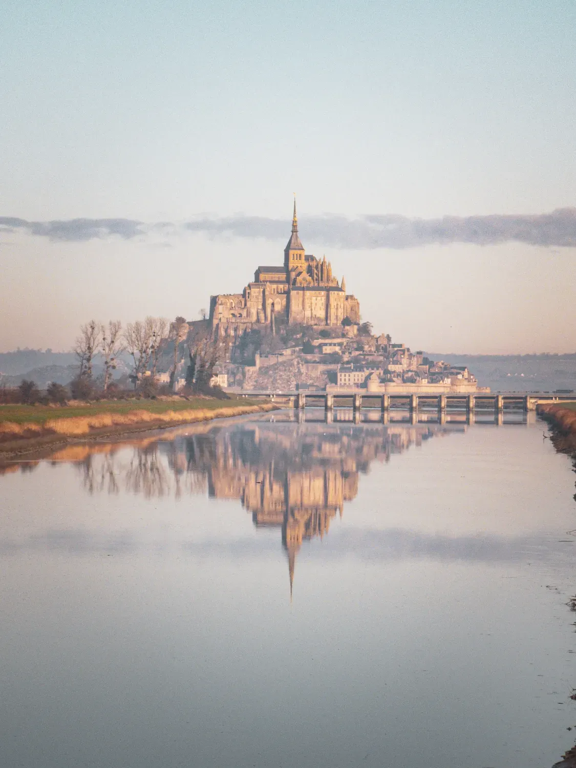Photographie de mont-Saint-Michel au miroir.