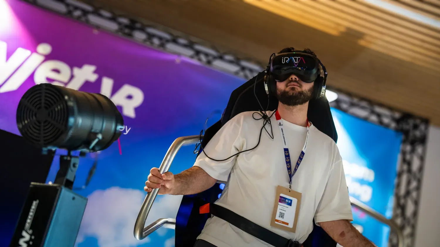 Photographie de participant avec casque VR.
