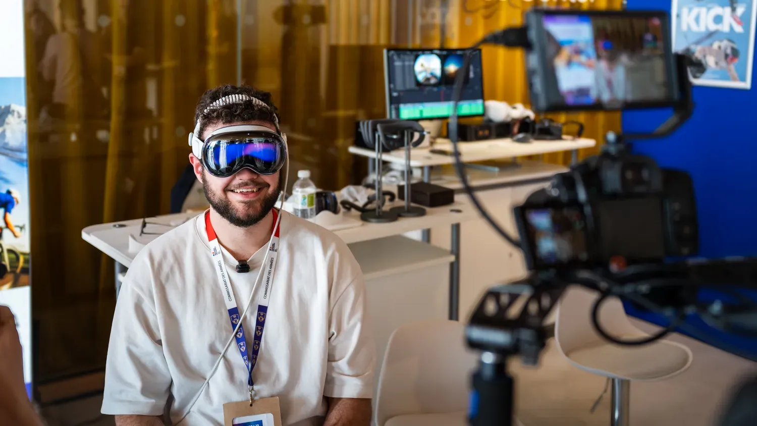 Photographie de interview avec casque VR.