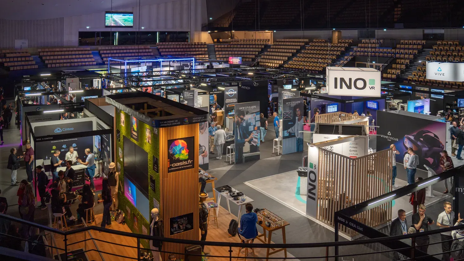 Photographie de hall d exposition Laval Virtual.