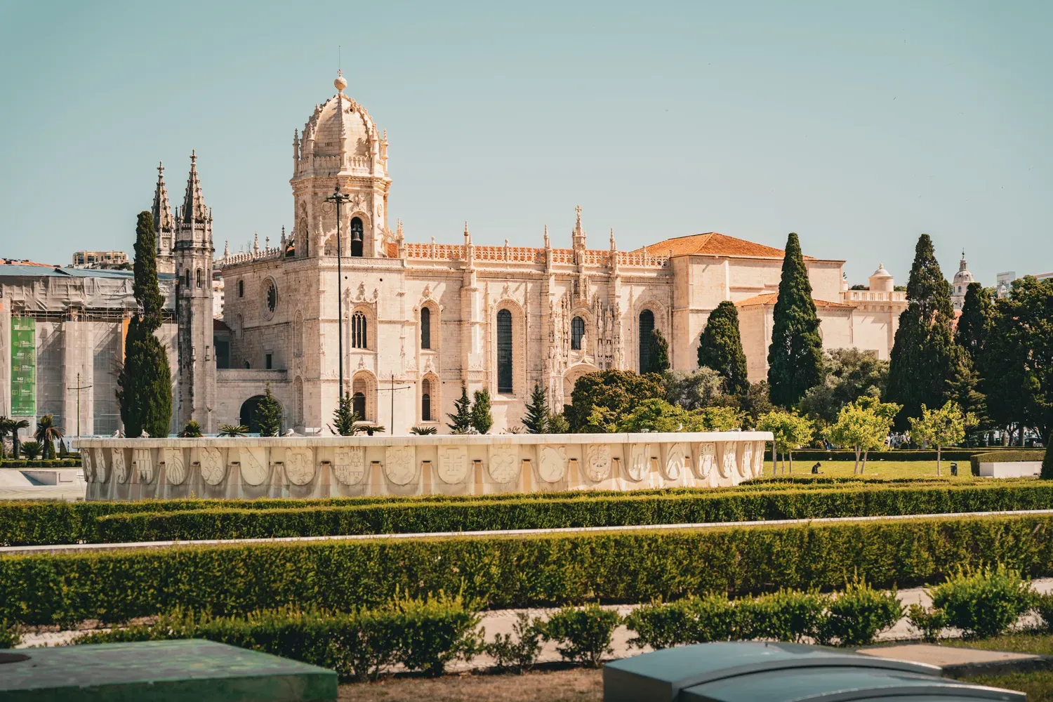 Photographie du monastere des Hieronymites et de ses jardins a Belem.