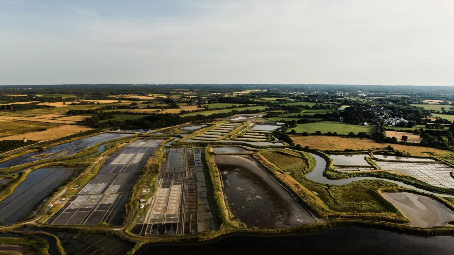 Photographie de vue large des salines.