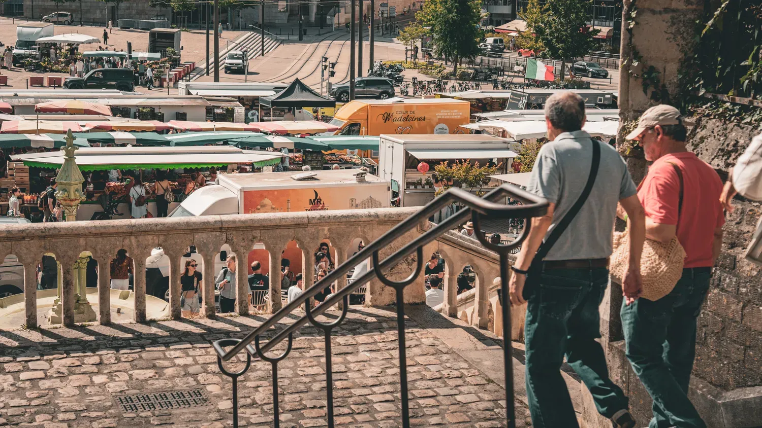 Photographie de escalier près du marché.