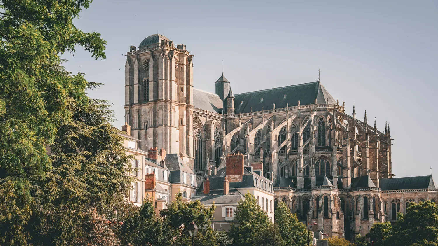 Photographie de cathédrale du Mans.