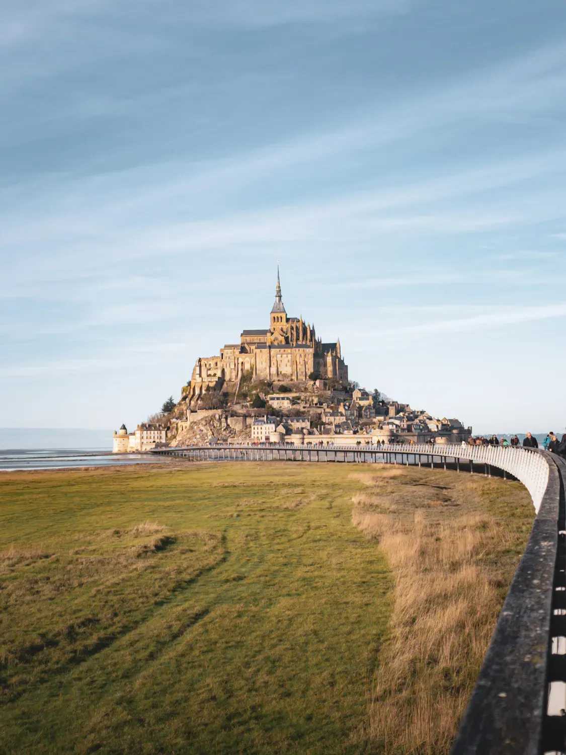 Photographie de mont-Saint-Michel depuis la passerelle.
