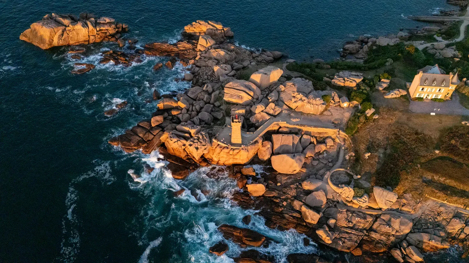 Photographie de phare de Mean Ruz vu du ciel.