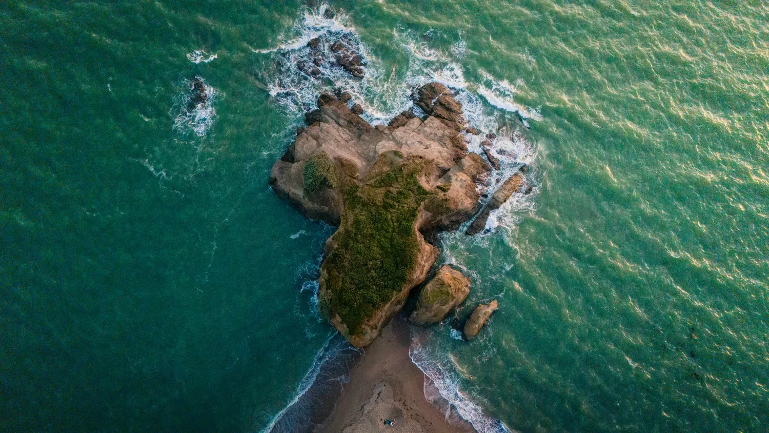 Photographie de îlot de la plage Goulumer.